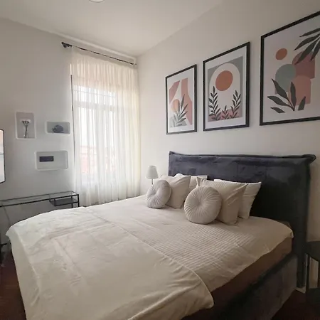 Jurina 아파트 풀라